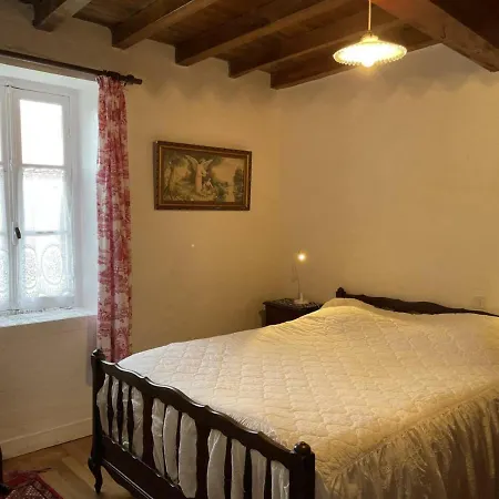Ancienne Ferme Independante Pres De Brout-vernet, Grand Jardin, Cuisine Equipee, Wi-fi, Terrasse, Barbecue - Fr-1-489-316 * Saint-Didier-la-Foret
